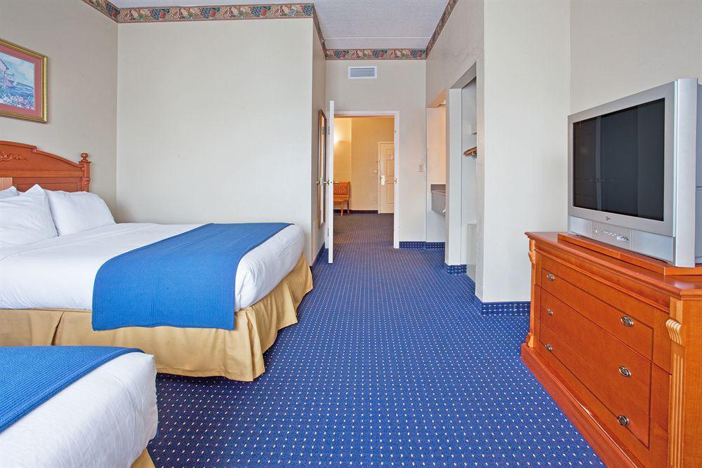 Savannah Gateway Hotel & Suites Georgetown الغرفة الصورة