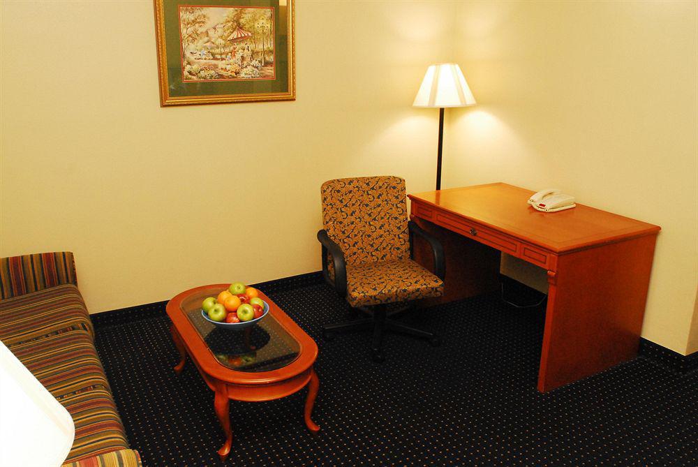 Savannah Gateway Hotel & Suites Georgetown الغرفة الصورة