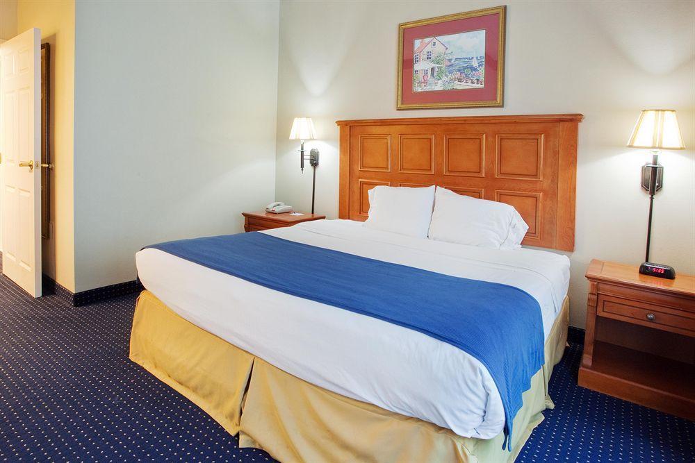 Savannah Gateway Hotel & Suites Georgetown الغرفة الصورة