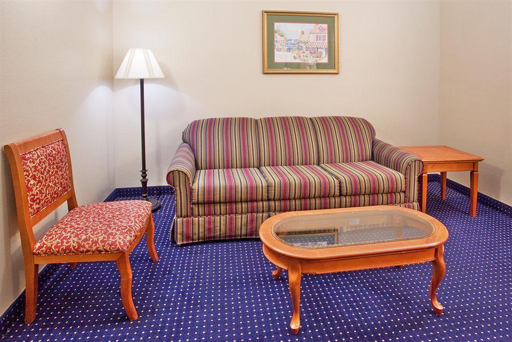 Savannah Gateway Hotel & Suites Georgetown الغرفة الصورة